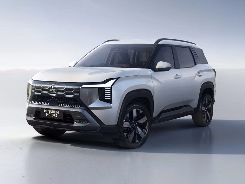 Mitsubishi Destinator, Внедорожник 5 дв. — вид спереди в три четверти