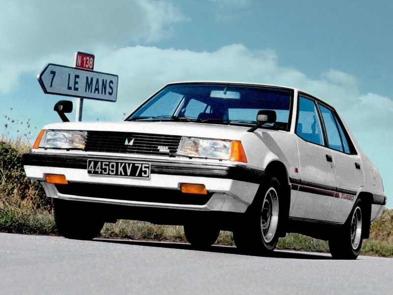 Mitsubishi Galant رابعاً، سيدان — منظر أمامي أيمن