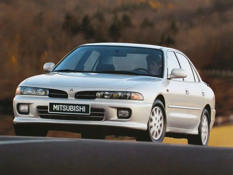 Mitsubishi Galant سابعاً، سيدان — منظر أمامي أيمن