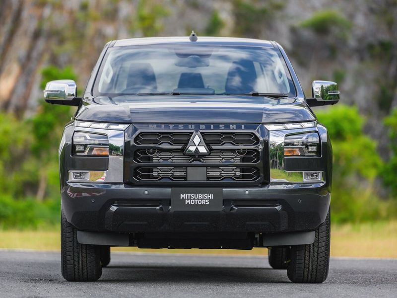 Mitsubishi L200 VI, Пикап двойная кабина — вид спереди