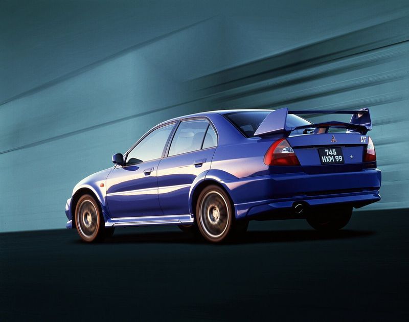 Mitsubishi Lancer Evolution سادساً، سيدان — منظر خلفي أيسر