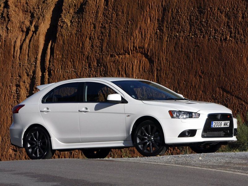 Mitsubishi Lancer Ralliart X, Хэтчбек 5 дв. — вид спереди справа