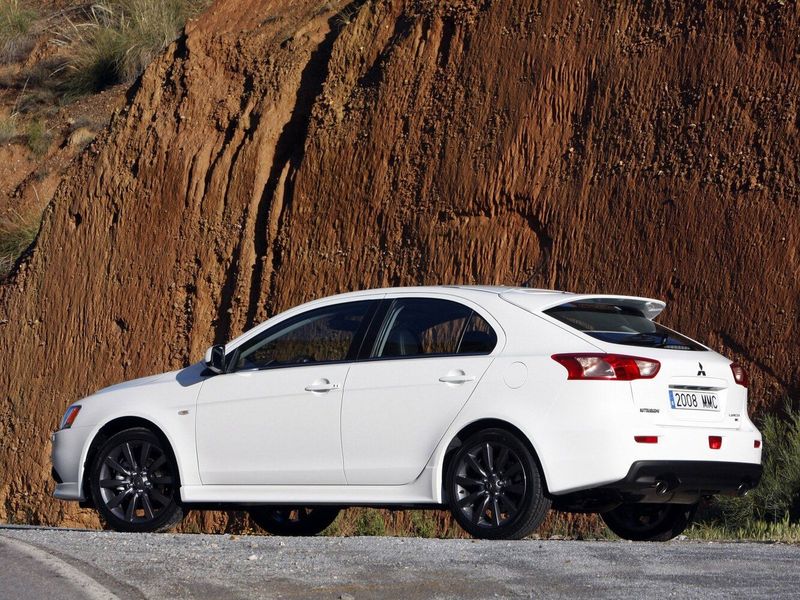 Mitsubishi Lancer Ralliart X, Хэтчбек 5 дв. — вид сзади справа