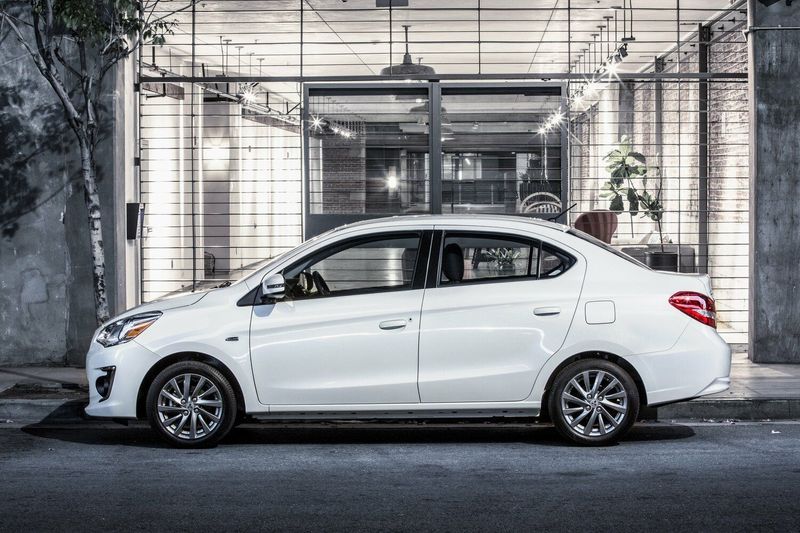 Mitsubishi Mirage VI Рестайлинг, Седан — вид слева