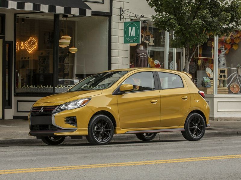 Mitsubishi Mirage عملية فيس ليفت السادس 2، هاتشباك 5 أبواب — منظر أمامي أيسر