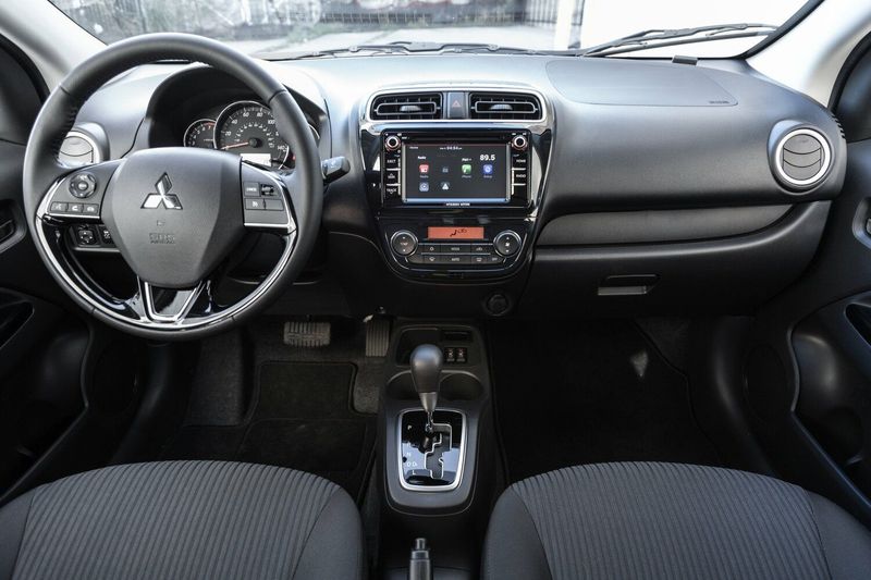 Mitsubishi Mirage VI Рестайлинг, Седан — передняя панель