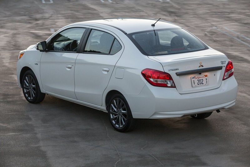 Mitsubishi Mirage VI Рестайлинг, Седан — вид сзади справа