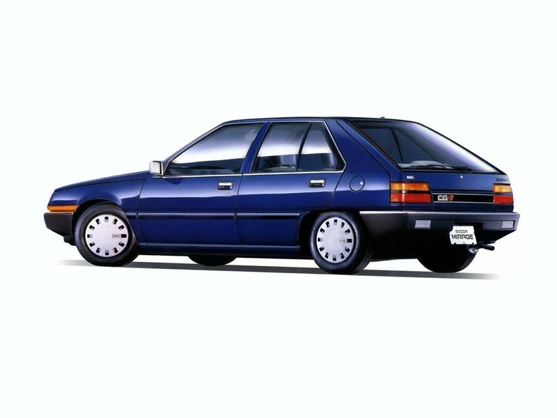 Mitsubishi Mirage II, Хэтчбек 5 дв. — вид сзади справа