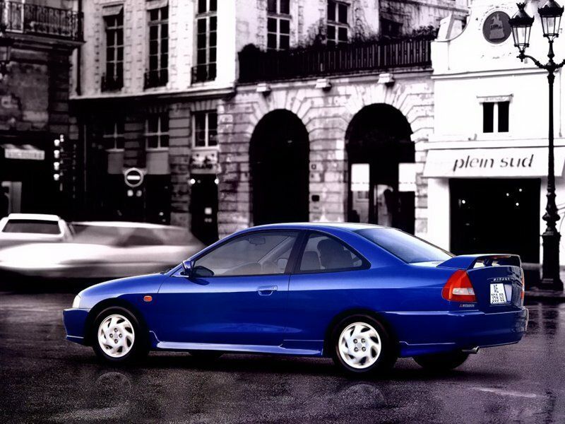 Mitsubishi Mirage V, Купе Asti — вид сзади справа