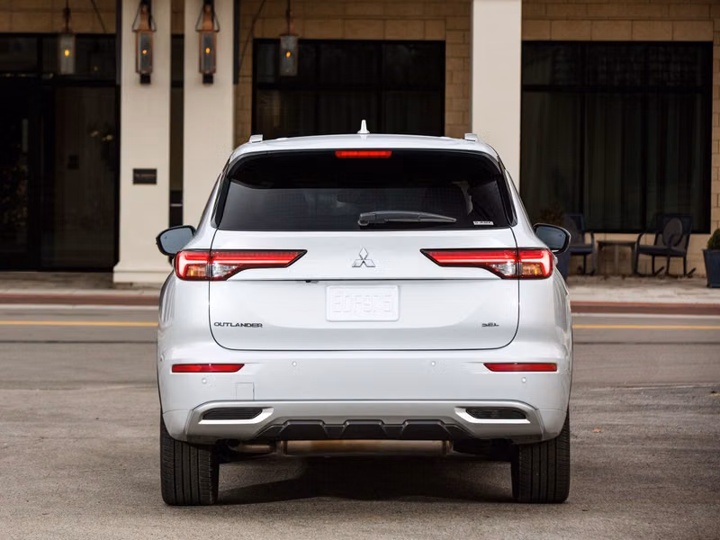 Mitsubishi Outlander IV, Внедорожник 5 дв. — вид сзади