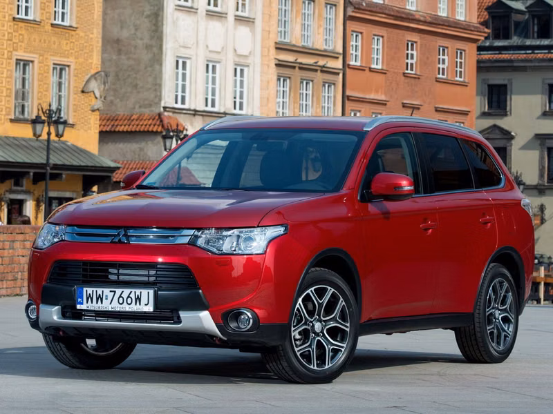 Mitsubishi Outlander III Рестайлинг, Внедорожник 5 дв. — вид спереди справа