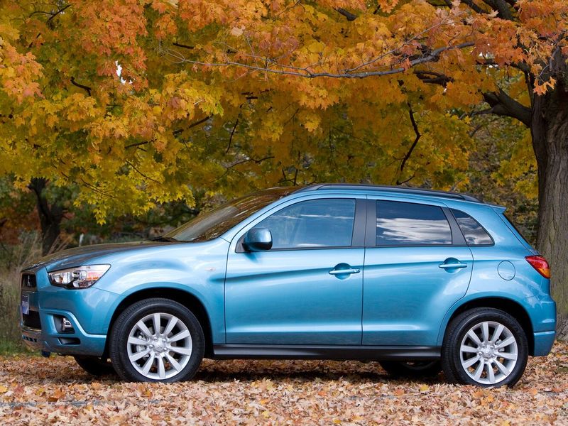 Mitsubishi RVR ثالثاً، دفع رباعي 5 أبواب — منظر من الجانب الأيسر