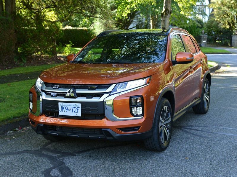 Mitsubishi RVR ثالثاً فيس ليفت 3، دفع رباعي 5 أبواب — منظر أمامي أيمن