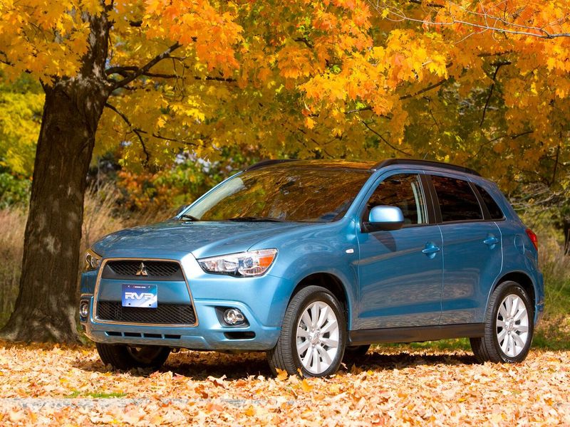 Mitsubishi RVR ثالثاً، دفع رباعي 5 أبواب — منظر أمامي أيمن