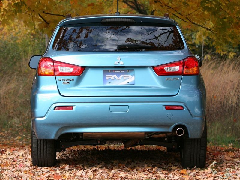 Mitsubishi RVR ثالثاً، دفع رباعي 5 أبواب — منظر خلفي