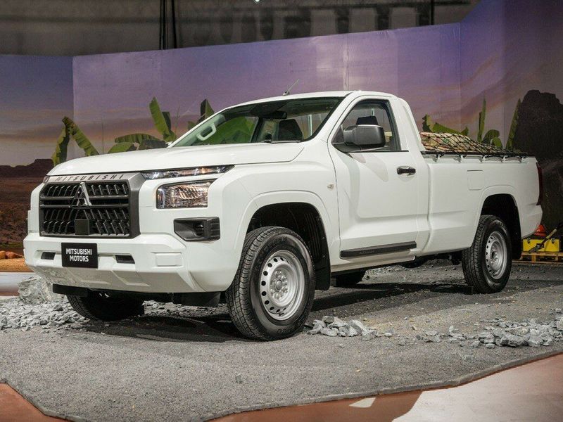 Mitsubishi Triton VI, Пикап одинарная кабина — вид спереди в три четверти