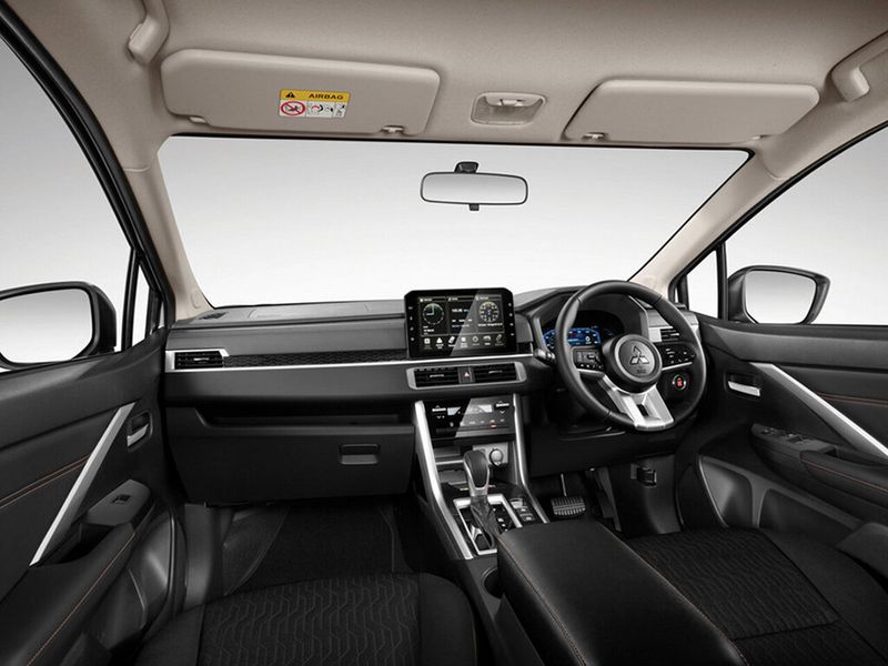 Mitsubishi Xpander I تجميل الوجه 2، دفع رباعي 5 أبواب — منطقة السائق