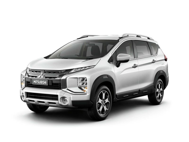 Mitsubishi Xpander I, Внедорожник 5 дв. Cross — вид спереди справа