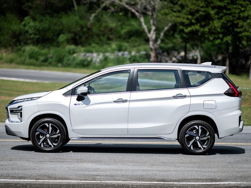 Mitsubishi Xpander I Рестайлинг, Внедорожник 5 дв. — вид справа