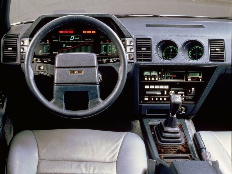 Nissan 300ZX ط (Z31)، كوبيه — لوحة القيادة