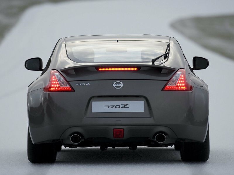 Nissan 370Z I، كوبيه — منظر خلفي
