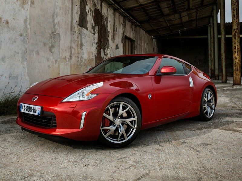 Nissan 370Z أنا فيس ليفت، كوبيه — منظر أمامي أيمن