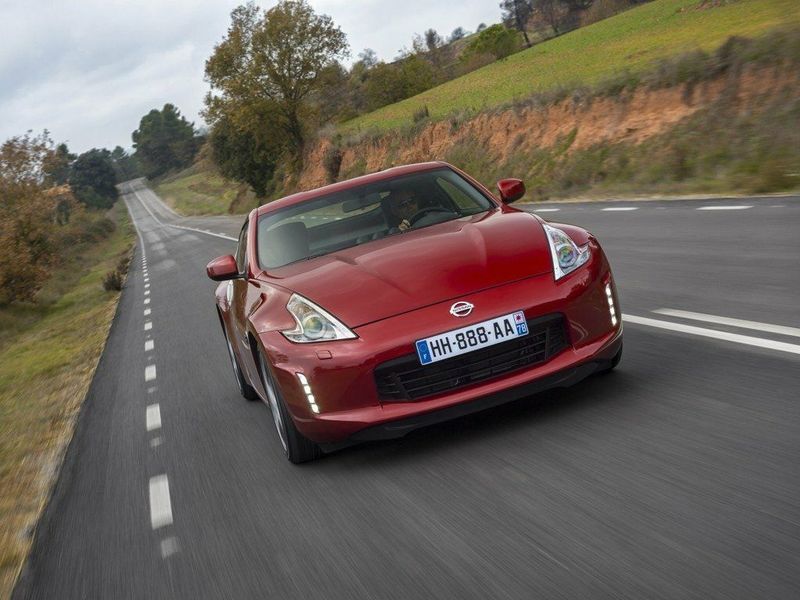 Nissan 370Z أنا فيس ليفت، كوبيه — منظر أمامي أيمن