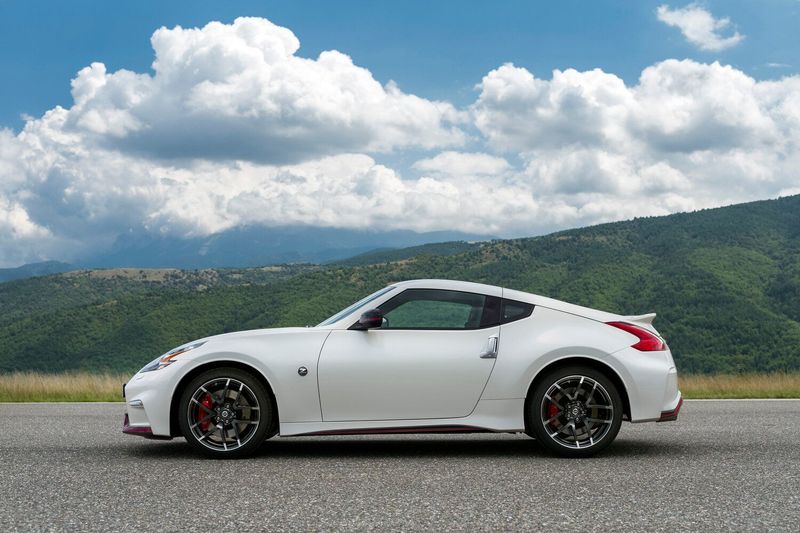 Nissan 370Z أنا فيس ليفت، كوبيه Nismo — منظر من الجانب الأيسر