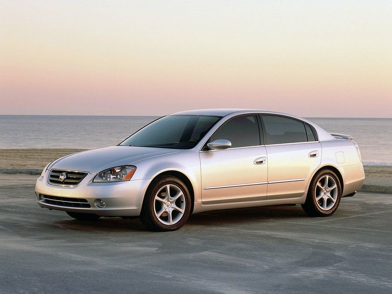 Nissan Altima III (L31)، سيدان — منظر أمامي أيمن