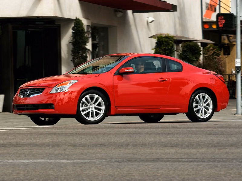 Nissan Altima IV (L32)، كوبيه — منظر أمامي أيمن