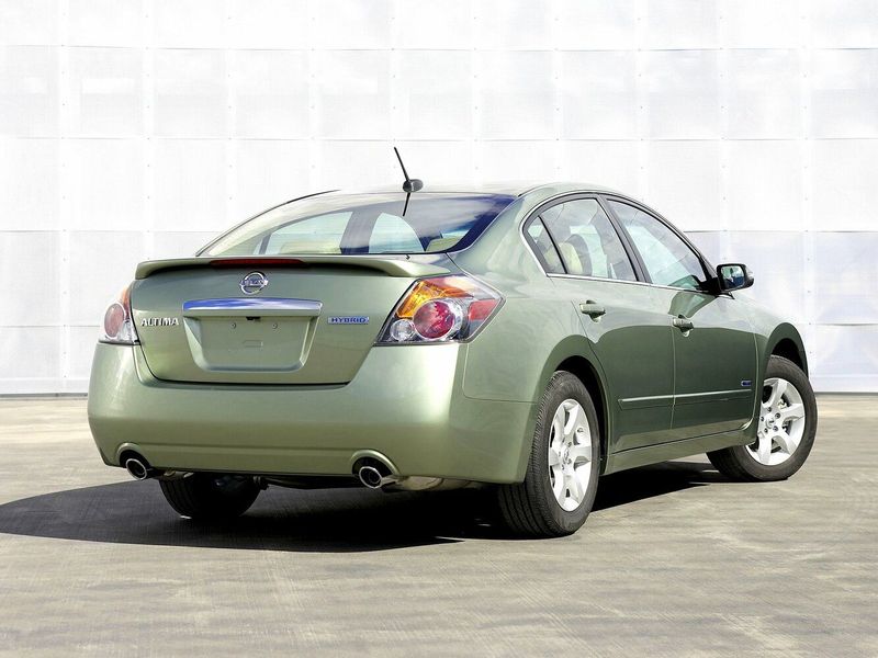 Nissan Altima IV (L32)، سيدان — منظر خلفي أيمن