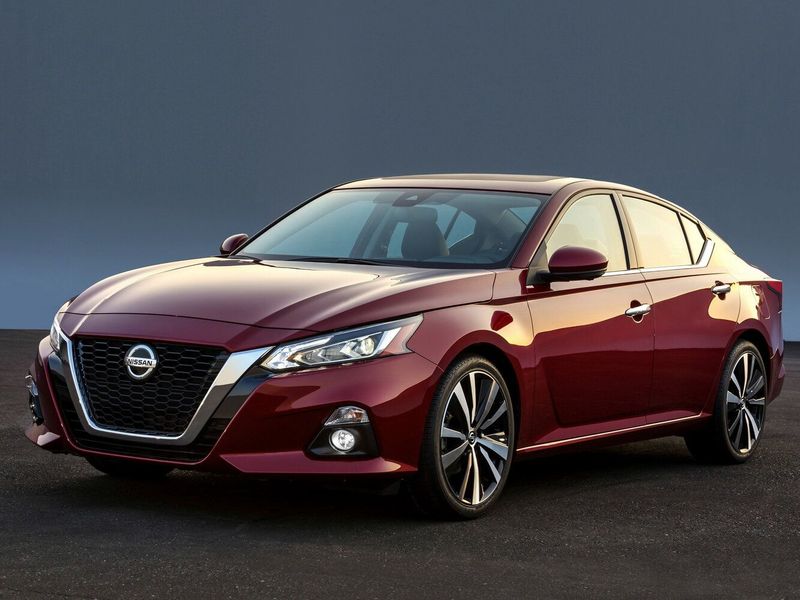 Nissan Altima السادس (L34)، سيدان — منظر أمامي أيمن