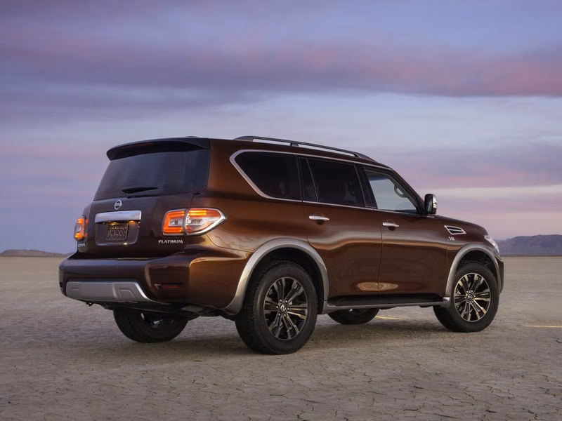 Nissan Armada ثانياً، دفع رباعي 5 أبواب — منظر خلفي أيمن