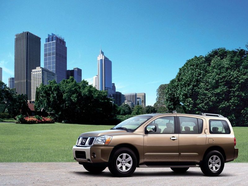 Nissan Armada I، دفع رباعي 5 أبواب — منظر أمامي أيمن