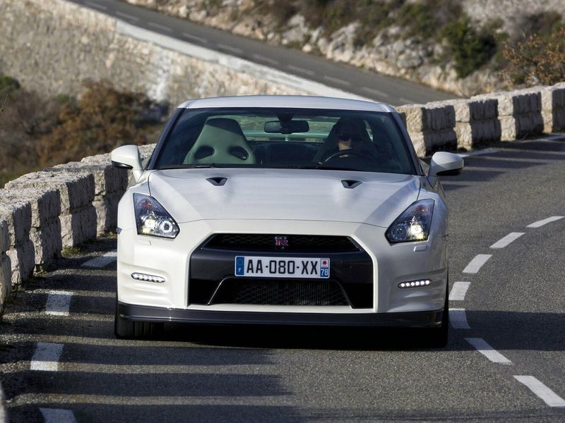 Nissan GT-R أنا فيس ليفت 1، كوبيه — منظر أمامي
