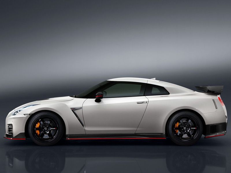 Nissan GT-R أنا فيس ليفت 3، كوبيه Nismo — منظر من الجانب الأيسر