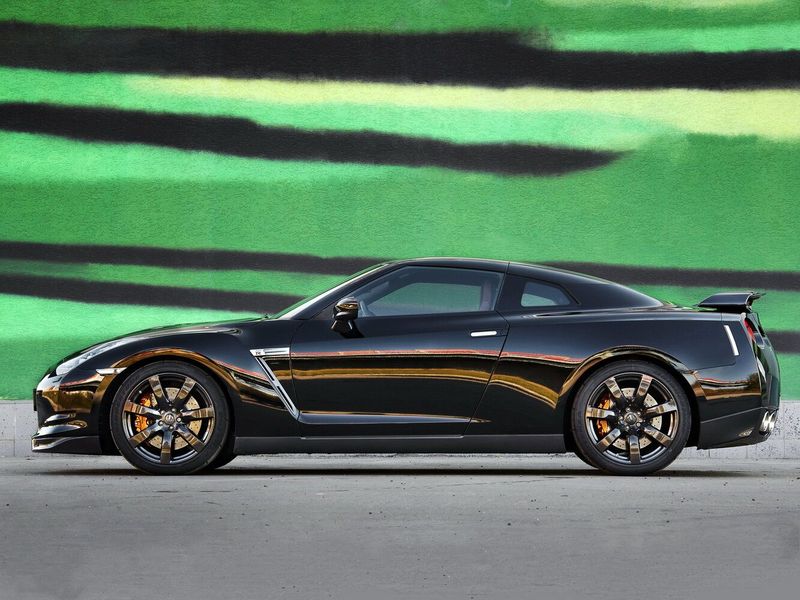 Nissan GT-R I، كوبيه — منظر من الجانب الأيمن