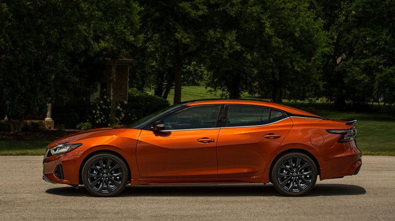 Nissan Maxima عملية فيس ليفت VIII (A36)، سيدان — منظر من الجانب الأيسر