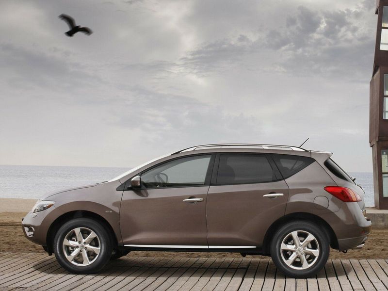 Nissan Murano II (Z51)، دفع رباعي 5 أبواب — منظر من الجانب الأيسر