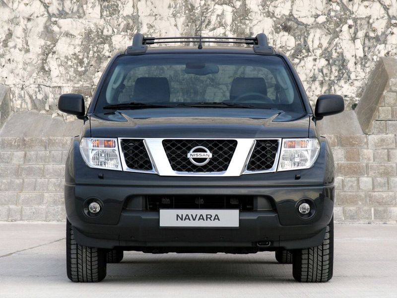 Nissan Navara (Frontier) III (D40)، بيك أب بكابينة مزدوجة — منظر أمامي