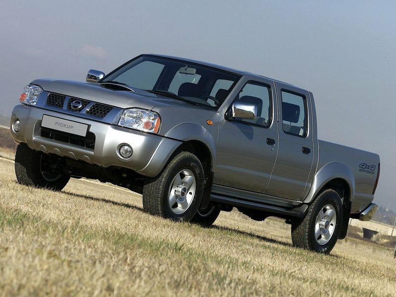 Nissan Navara (Frontier) II (D22)، بيك أب بكابينة مزدوجة — منظر أمامي أيسر