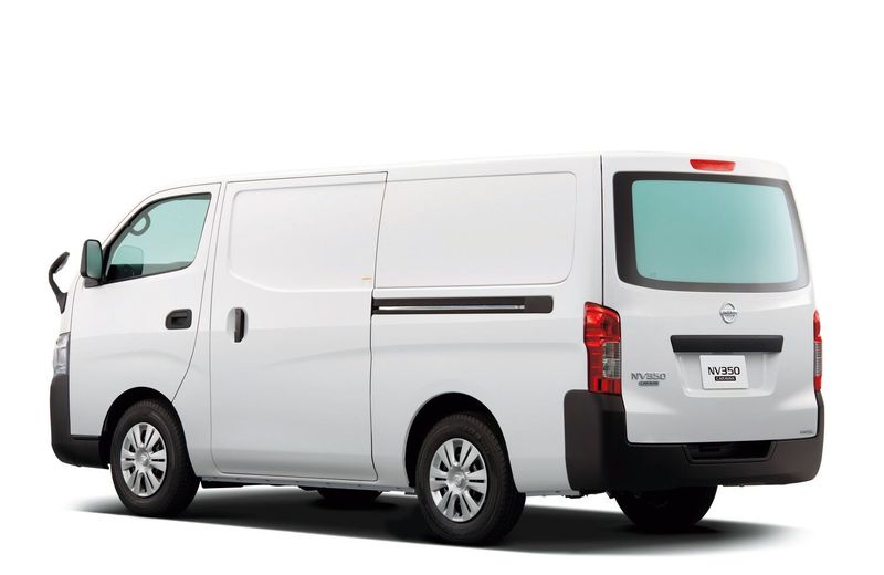 Nissan NV350 Caravan I، فان — منظر خلفي أيمن