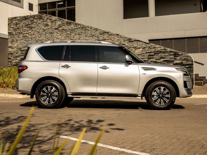Nissan Patrol عملية فيس ليفت VI (Y62) 2، دفع رباعي 5 أبواب — منظر من الجانب الأيمن