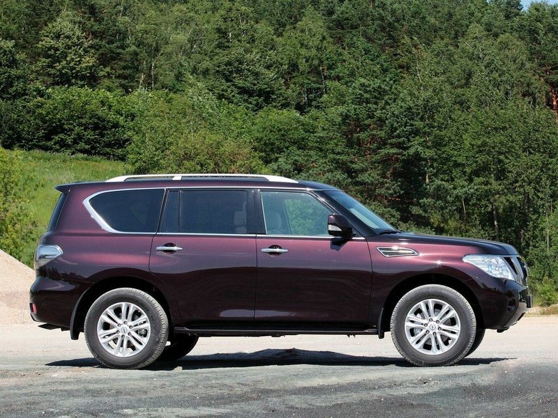 Nissan Patrol السادس (Y62)، دفع رباعي 5 أبواب — منظر من الجانب الأيمن