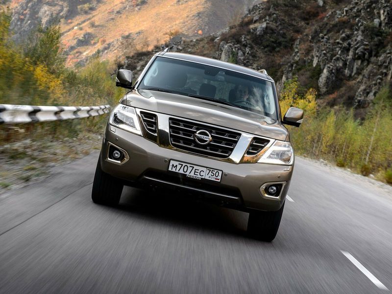Nissan Patrol عملية فيس ليفت VI (Y62)، دفع رباعي 5 أبواب — منظر أمامي