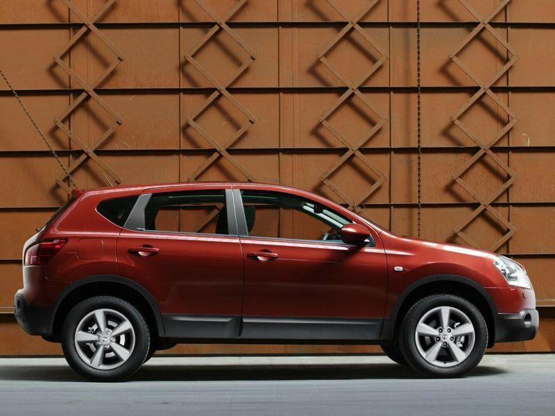 Nissan Qashqai I, Внедорожник 5 дв. — вид справа