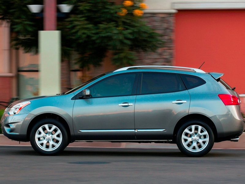 Nissan Rogue أنا فيس ليفت، دفع رباعي 5 أبواب — منظر من الجانب الأيسر