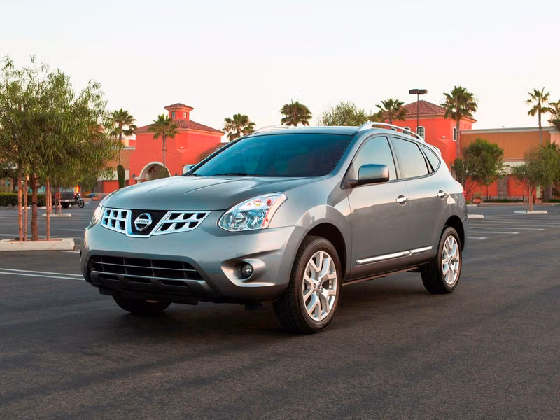 Nissan Rogue أنا فيس ليفت، دفع رباعي 5 أبواب — منظر أمامي أيمن