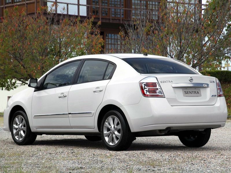 Nissan Sentra فيس ليفت السادس (B16)، سيدان — منظر خلفي أيسر