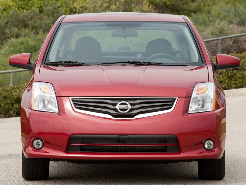 Nissan Sentra فيس ليفت السادس (B16)، سيدان — منظر أمامي